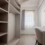 Del Delta *