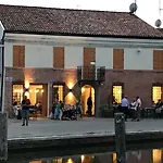 Del Delta Värdshus Comacchio